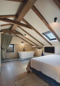 Villa Polinisa 6 BR with Pool