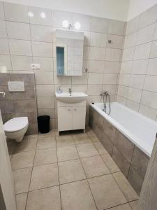 Modern Comfort Apartment - WiFi & Free Parking