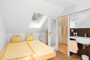 Bed and Breakfast near Glarus - Parking & Lake