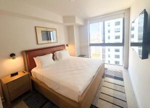 Stylish Downtown Condo with Pool and City Views