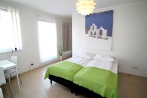 Yellow House Lodging