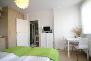 Yellow House Lodging