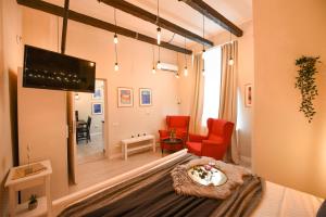 Industrial Brick Studio with King Bed - Central Bucharest