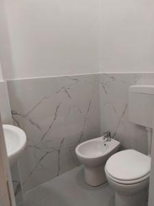 Modern Ground Floor Apt 5min Walk to Beach with AC - Il Lupo Affitta
