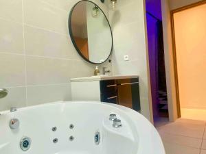 Gîte rénové, campagne au calme à 2,4km de la mer, kids friendly