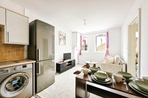 1-Bed Apartment - Heathrow Airport - Free Parking