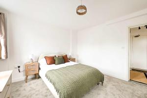 1-Bed Apartment - Heathrow Airport - Free Parking