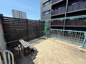 难波4分钟车站旁 机场直达 通天阁 心斋桥 梅田 Usj 全新日式 3卧室1厨2卫2浴 可住9人