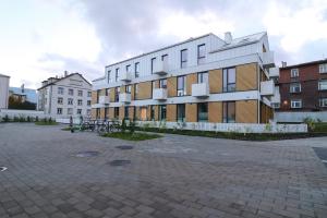 Stylish studio, private parking, washer & dryer