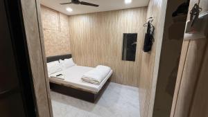 Hotel Marine Line Near Marine Drive & Cricket Stadium, South Mumbai