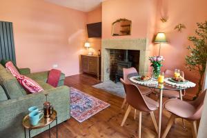 Stylish 2BR Home, Central Hebden Bridge Escape, Boho House