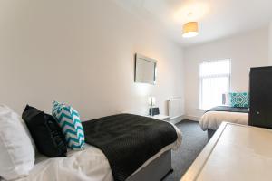 Comfy 2BR Home in Leigh Ideal for Families & Work Stays Sleeps 4