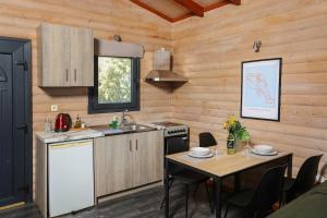 Hilltop Chalet 1