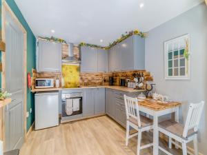 Coachmans Cottage - Uk50418