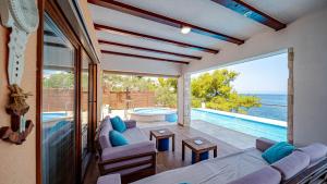 Villa Welcome by Villas Guide