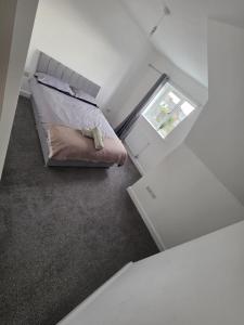 Spacious Rotherham Home Ideal for Contractors