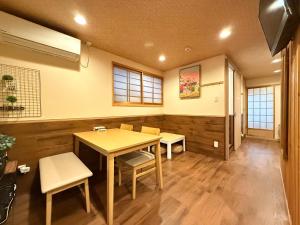 难波4分钟车站旁 机场直达 通天阁 心斋桥 梅田 Usj 全新日式 3卧室1厨2卫2浴 可住9人