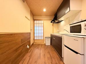 难波4分钟车站旁 机场直达 通天阁 心斋桥 梅田 Usj 全新日式 3卧室1厨2卫2浴 可住9人