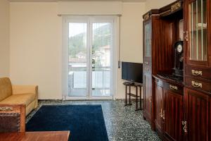 Lake View E-bikes and free parking at Lake Orta