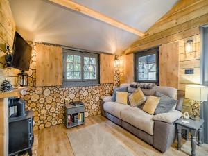 The Lodge - Uk50409