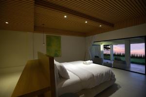 PORTRAIT Bangsaen - Boutique Beachfront Pool Villa