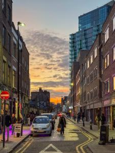 Bright Double Room in Warehouse Style Building Shoreditch and Hoxton