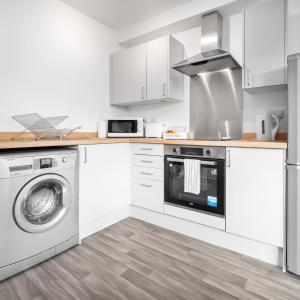 Stylish Two Bed Apartment - Parking - Sleeps 3 - Netflix 55C
