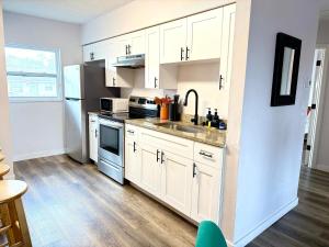 Tampa Bay Apartment Near Airport, Beaches & Dining