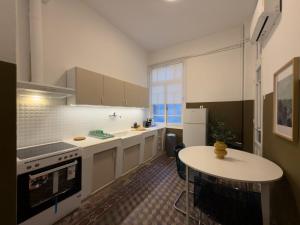 Irene by halu! Spacious 4BD Neoclassical apartment