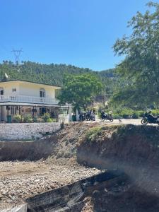 Antoni Guest House & Café