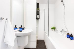Prague Days - Two Bedroom Apartment with 200Mbs WiFi, TV & Netflix