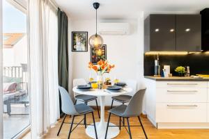 Prague Days - Two Bedroom Apartment with Parking, Balcony, Grill & Projector