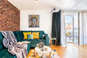 Prague Days - Two Bedroom Apartment with Parking, Balcony, Grill & Projector