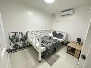 3BR Villa Near Clark Airport with Pool and Parking