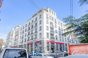 Liberty Square Apartment On Rustaveli