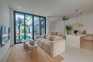 Casa Moda, Chic 3-Bedroom Villa Near Kedungu Beach