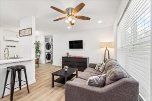 Near Montrose & Midtown Flat WiFi, Parking M5
