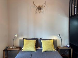 Iso Roobertinkatu B - Picturesque Area in Helsinki Center Apartment