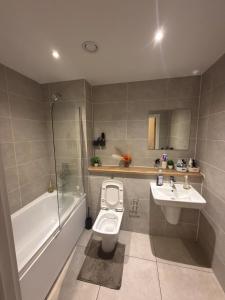 Stylish 1-Bed Apartment, 15 Mins to Old Trafford