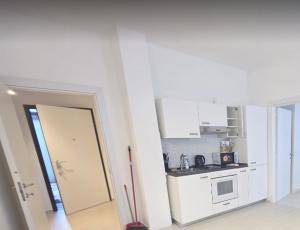 Bright Apartments near Metro Tolstoj - Easy City Centre and Linate Access