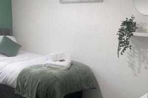2 Bed Flat - Sleeps 5 - Parking - Wifi