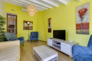 Apartment with private terrace - QA03
