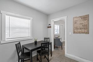 Glamorous City Studio - Prime Location Near All!