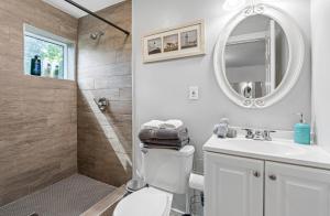 Glamorous City Studio - Prime Location Near All!