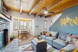 Boat, Hike, Ski and Fish Running Springs Retreat