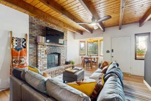 Boat, Hike, Ski and Fish Running Springs Retreat