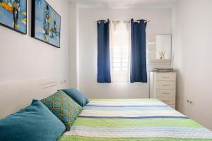 Benalmádena, apartamento con piscina y pista de pádel