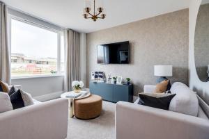 Designer Home with Garden & Parking