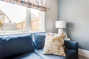 Designer Home with Garden & Parking