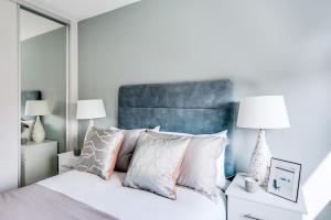 Designer Home with Garden & Parking